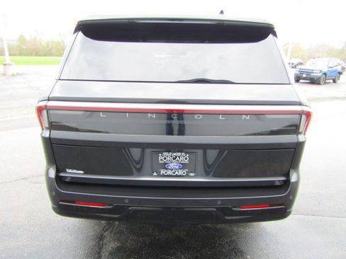 Used 2025 Lincoln Navigator Reserve AWD/4WD image 6