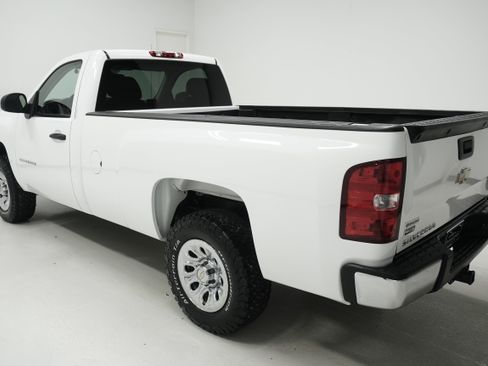 Used 2011 Chevrolet Silverado 1500 W/T RWD image 5