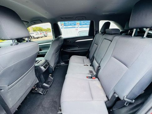 Used 2019 Toyota Highlander LE image 12