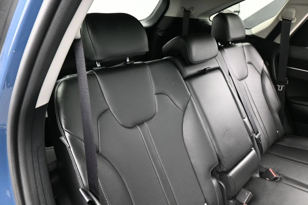 Used 2025 Kia Sorento S w/ Panoramic Sunroof Package FWD image 39