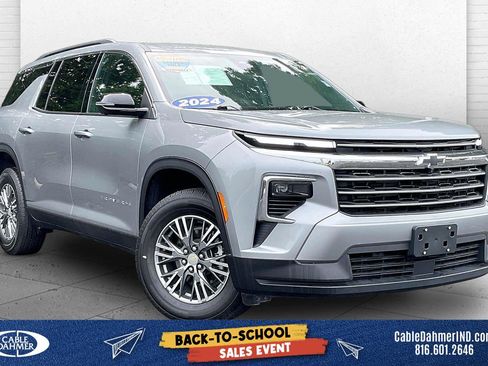 Used 2024 Chevrolet Traverse LT AWD/4WD image 1