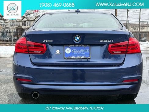 Used 2018 BMW 320i xDrive Sedan w/ Premium Package AWD/4WD image 3