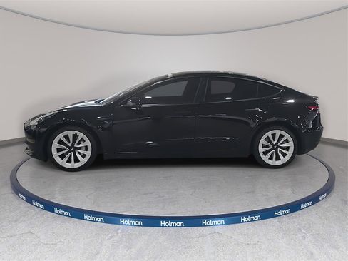 Used 2023 Tesla Model 3 Standard Range image 9