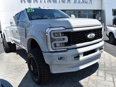 Used 2025 Ford F450 Lariat w/ FX4 Off-Road Package image 37