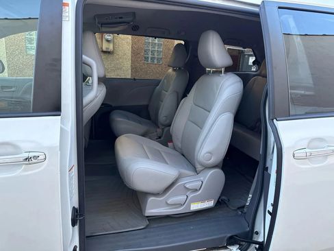 Used 2017 Toyota Sienna XLE w/ XLE Navigation Package AWD/4WD image 28