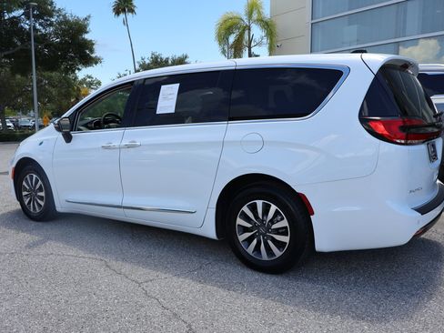 Used 2023 Chrysler Pacifica Limited FWD image 7