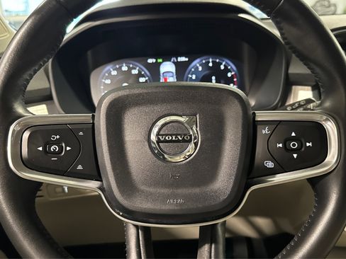 Used 2019 Volvo XC40 T5 Momentum image 22