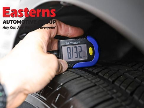 Used 2025 Nissan Pathfinder SV FWD image 27