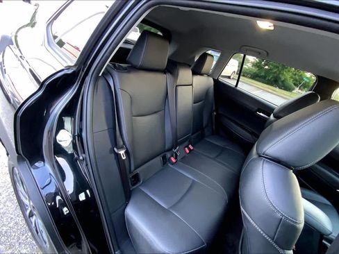 Used 2024 Toyota Corolla Cross XLE FWD image 19