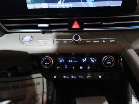 Used 2025 Hyundai Elantra SEL image 27