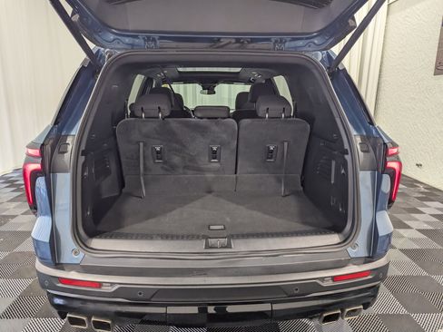 Used 2024 Chevrolet Traverse LT w/ Midnight/Sport Edition AWD/4WD image 9