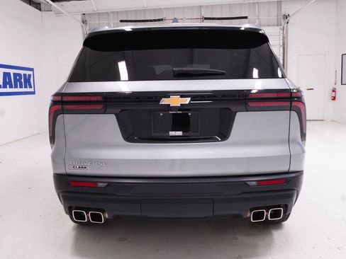 Used 2024 Chevrolet Traverse LS FWD image 33