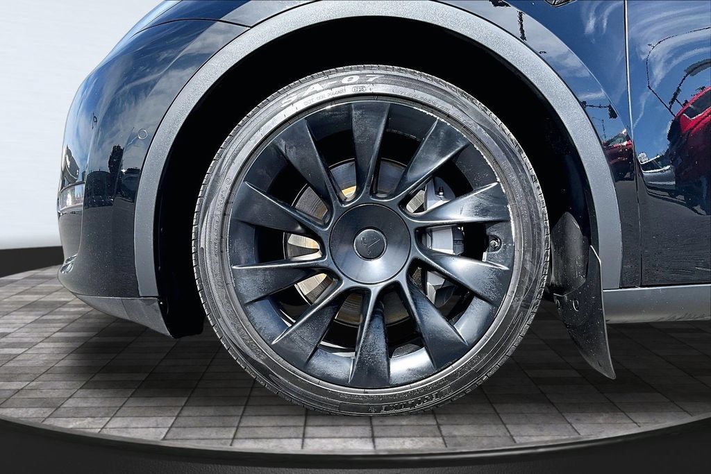 Used 2022 Tesla Model Y Long Range AWD/4WD image 9