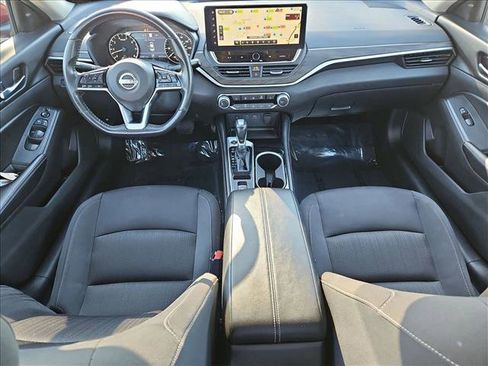 Used 2024 Nissan Altima 2.5 SV w/ SV Premium Package image 18