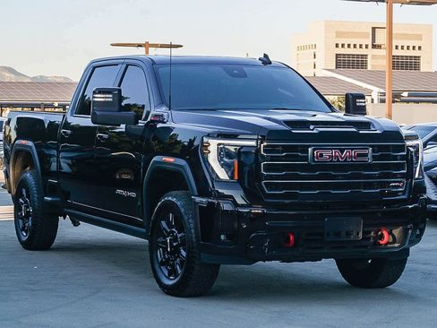 Used 2025 GMC Sierra 2500 AT4 w/ AT4 Premium Plus Package image 5