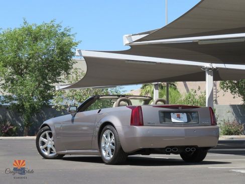 Used 2004 Cadillac XLR RWD image 2