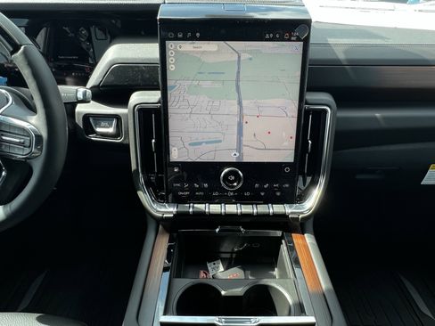 New 2026 GMC Yukon XL Denali w/ Denali Reserve Package image 12