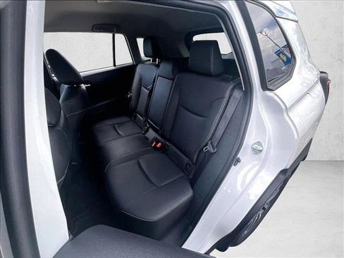 Used 2023 Toyota Corolla Cross XLE FWD image 27