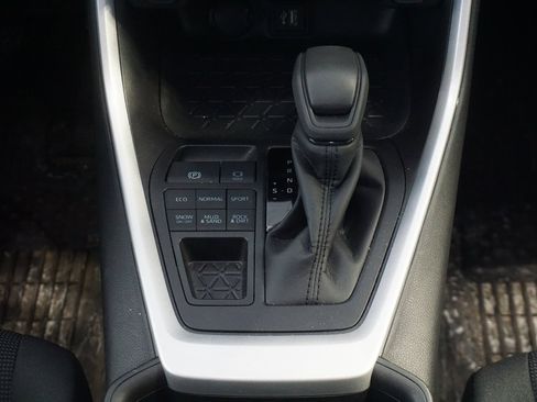 Certified 2025 Toyota RAV4 LE image 25