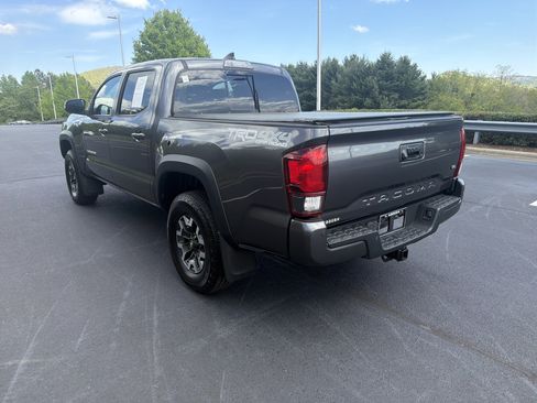 Used 2019 Toyota Tacoma TRD Off-Road w/ Technology Package AWD/4WD image 17