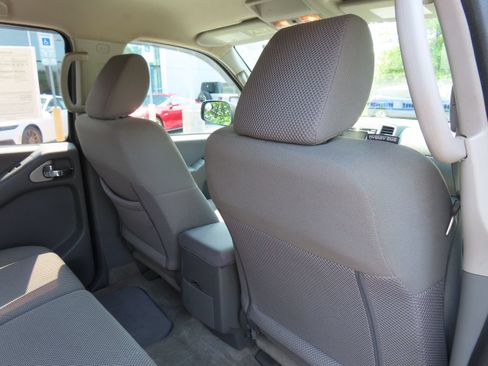 Used 2015 Nissan Frontier SV AWD/4WD image 31