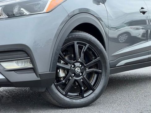 Used 2020 Nissan Kicks SR w/ SR Premium Package FWD image 2