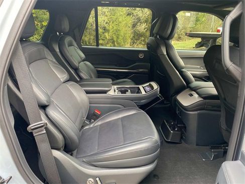 Certified 2025 Lincoln Navigator Reserve w/ Jet Appearance Package image 34