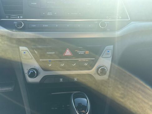 Used 2018 Hyundai Elantra SE FWD image 13