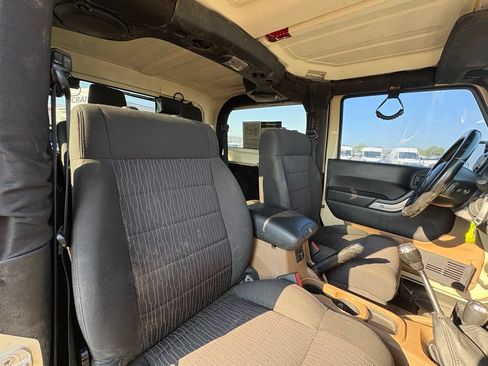 Used 2011 Jeep Wrangler Sahara w/ Connectivity Group AWD/4WD image 24