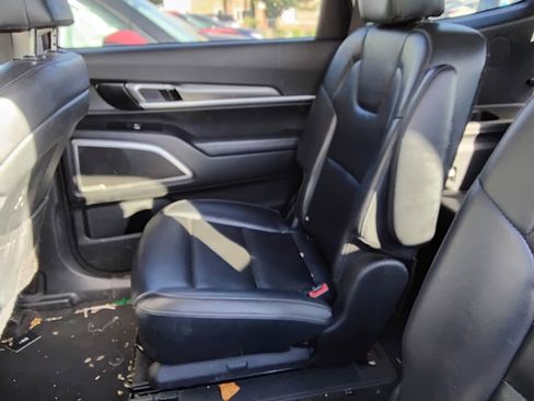 Used 2020 Kia Telluride S FWD image 11