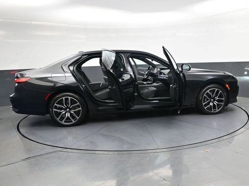 Used 2024 BMW 760i xDrive image 38