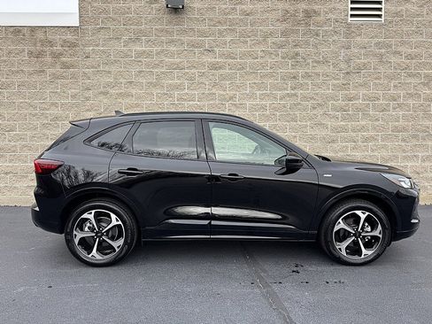 Used 2024 Ford Escape ST-Line Select w/ Tech Pack #2 image 2
