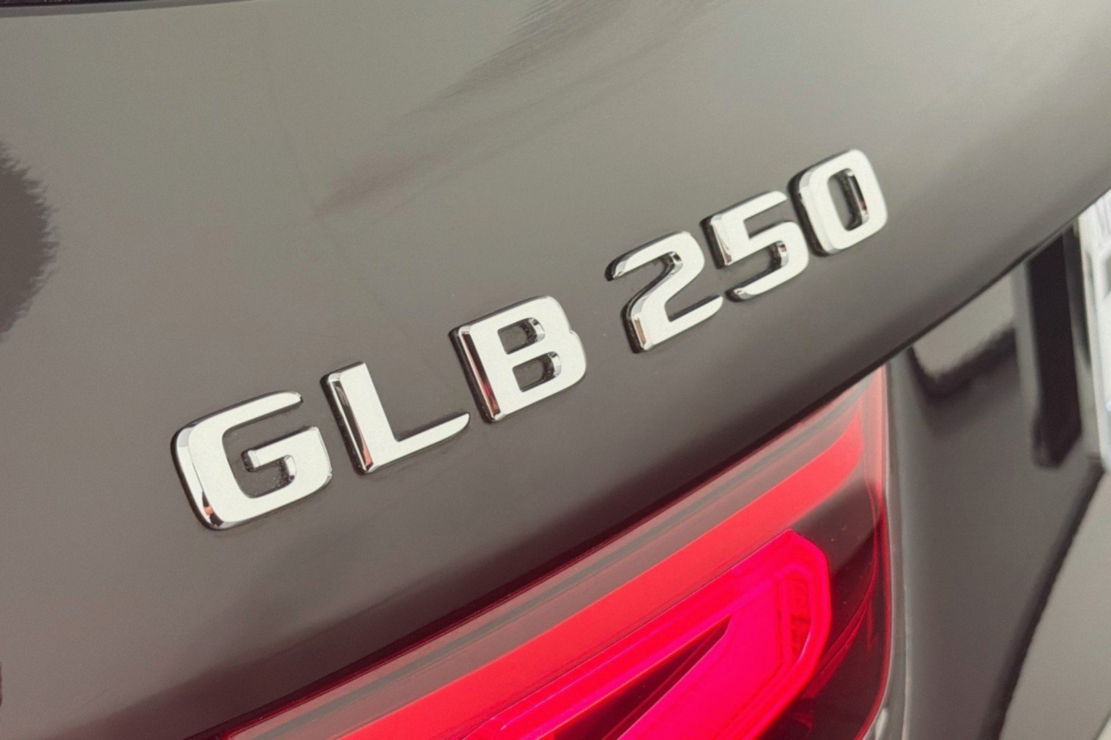 Used 2023 Mercedes-Benz GLB 250 image 8