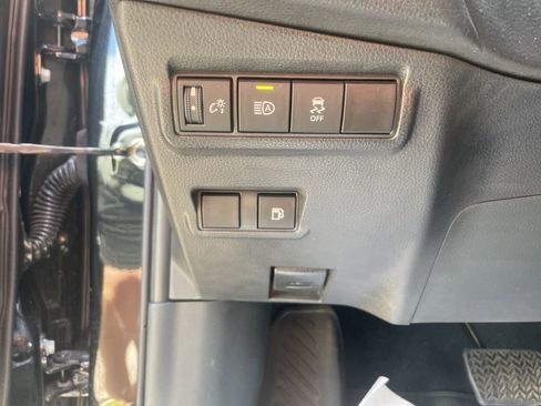 Used 2025 Toyota Corolla Cross AWD Hybrid image 19