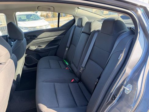 Used 2025 Nissan Altima 2.5 SV image 8