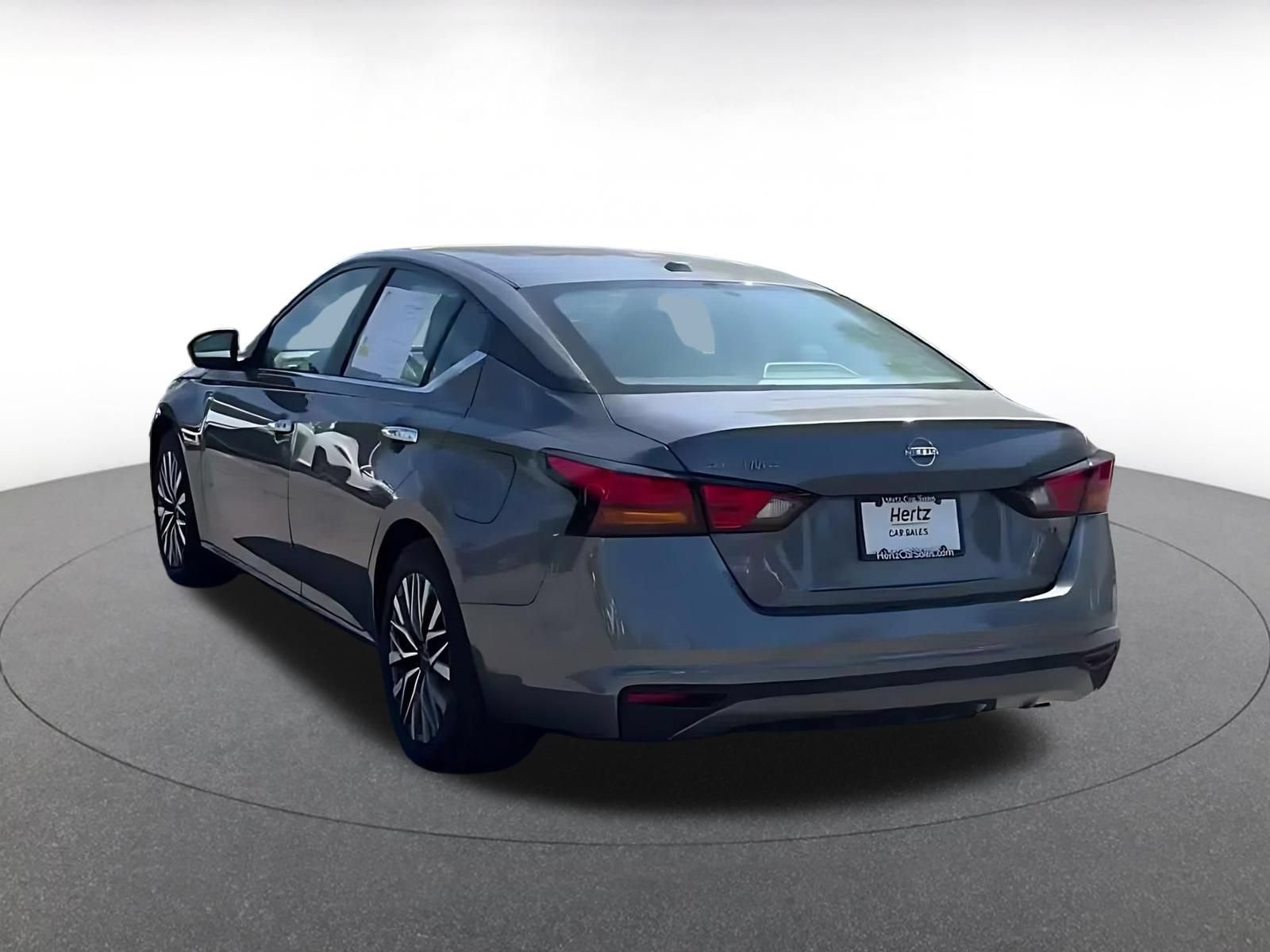 Used 2025 Nissan Altima 2.5 SV FWD image 10