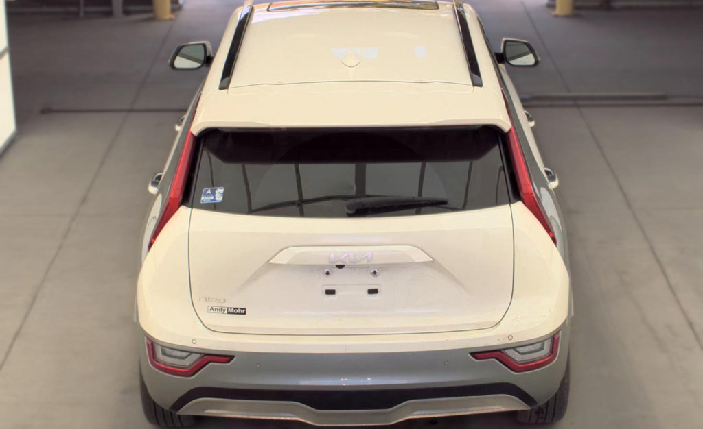 Used 2023 Kia Niro Wave w/ Wave Preserve Package FWD image 6