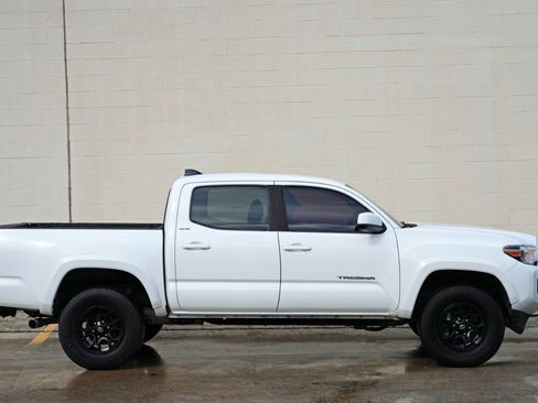 Used 2021 Toyota Tacoma SR5 RWD image 45