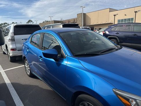 Used 2018 Toyota Yaris iA image 2