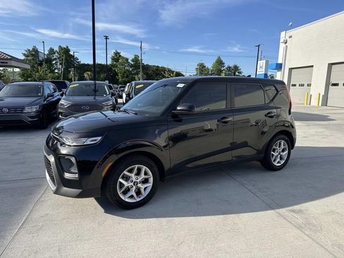 Used 2022 Kia Soul LX w/ Technology Package FWD image 3