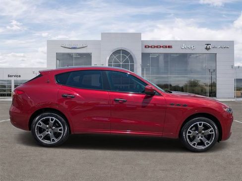 Used 2020 Maserati Levante GranLusso AWD/4WD image 2