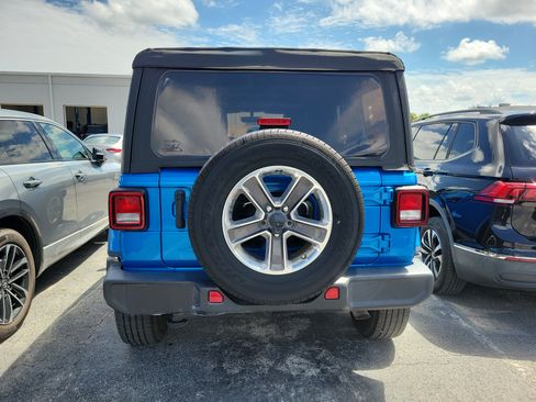 Used 2022 Jeep Wrangler Unlimited Sahara AWD/4WD image 5