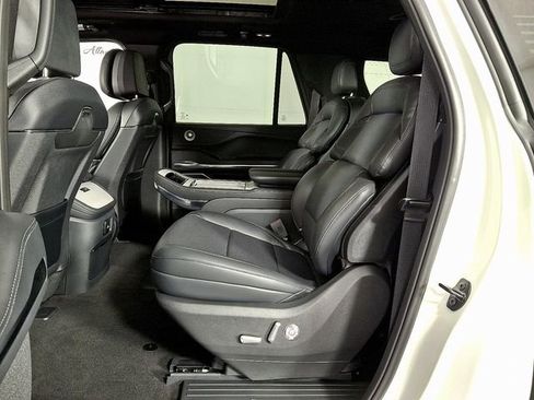 New 2025 Lincoln Navigator L Reserve w/ Jet Appearance Package AWD/4WD image 9