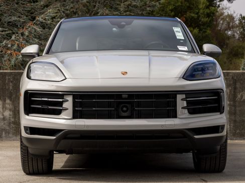 New 2025 Porsche Cayenne Coupe image 8