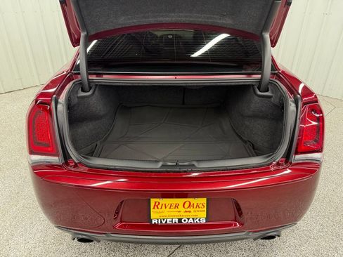 Used 2023 Chrysler 300 C RWD image 9