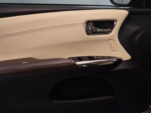 Used 2013 Toyota Avalon Limited w/ Technology Pkg FWD image 9