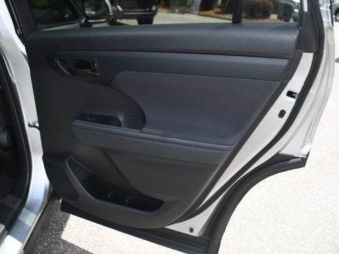 Used 2023 Toyota Highlander LE FWD image 18