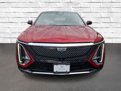 Certified 2024 Cadillac Lyriq Luxury AWD/4WD image 9