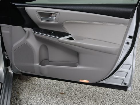 Used 2016 Toyota Camry XLE w/ Moonroof Package FWD image 38