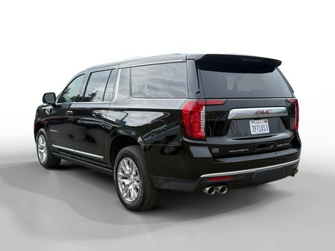 Used 2023 GMC Yukon XL Denali image 3